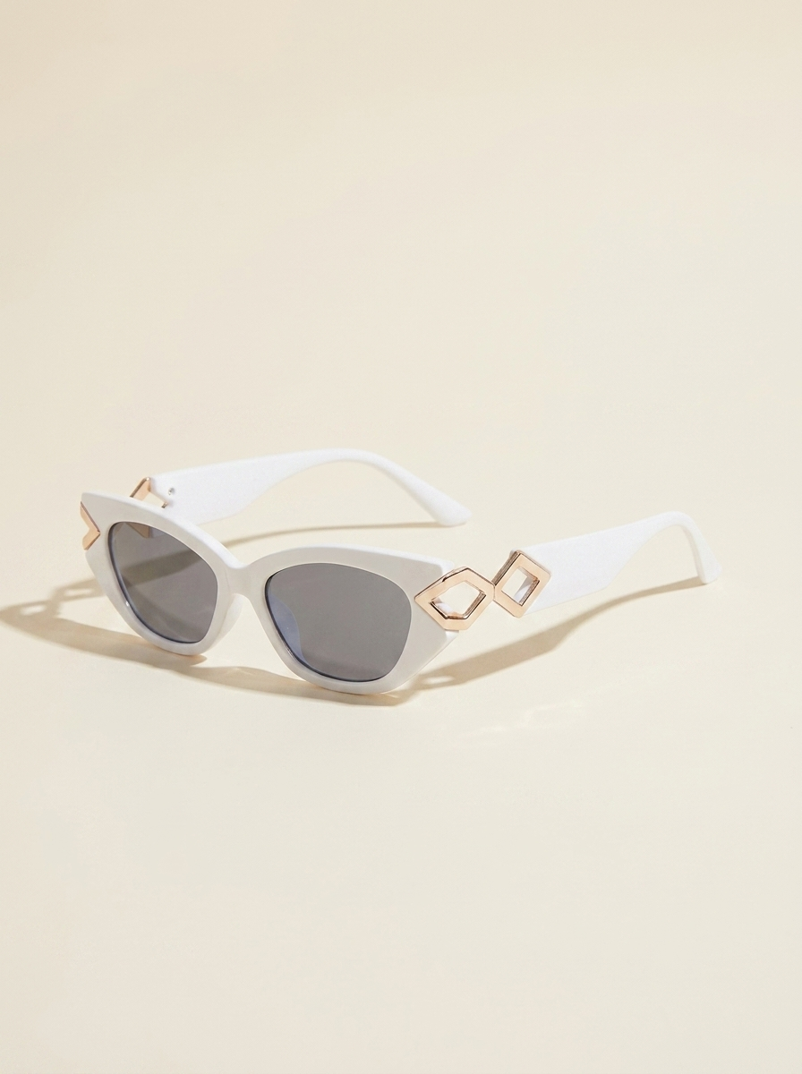 CleanGirlStore Cat-Eye Frame Sunglasses - White